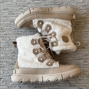 Sorel Cream and Tan Winter Boots